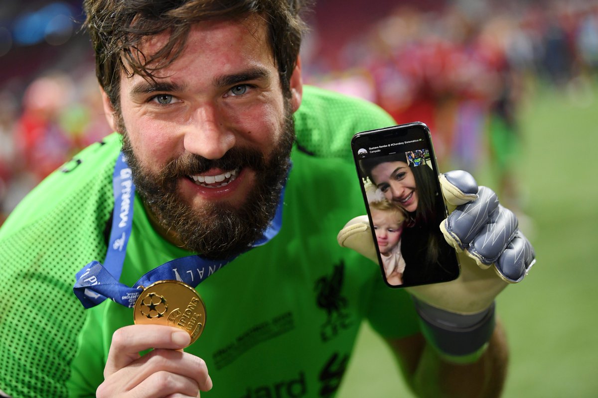 goal's tweet photo. Alisson shares his Champions League medal with his loved ones ❤

#UCLfinal https://t.co/ST6GOHzgyY