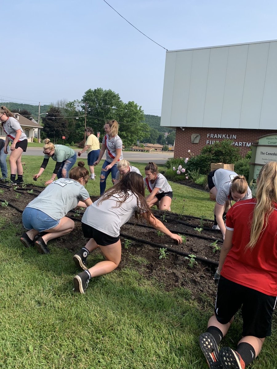 Coach_Luke11's tweet photo. Very proud to share this ; u20 Girls Oil Region Soccer Association volunteered their time to plant flowers for the Franklin Gardeners Association at Franklin Fire Dept.

This is our first annual community service project. Many more to come!

Very proud to be your head coach! https://t.co/z94zDePgSt