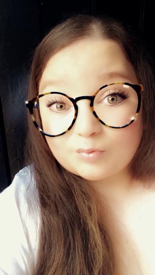 LuciousSpirit's tweet image. || enjoy this geeky writer reveal as I wear glasses In real life 🤓💕 but Snapchat one’s are cuter, see you lovelies soon for replies 😘💕