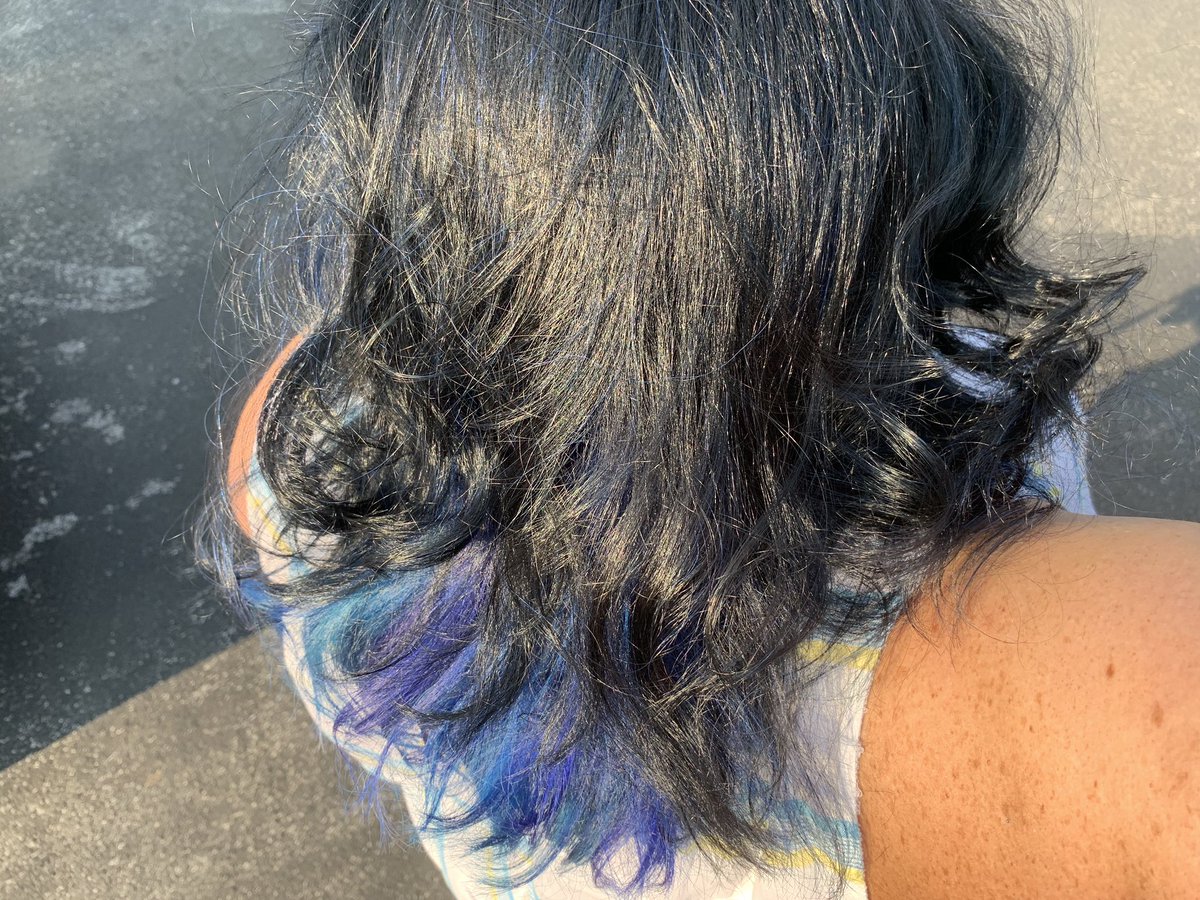gracielou92682's tweet photo. “Let’s just throw in some purple and see what happens!” Ended up with lost of reals and blues and purples and I LOVE IT #newhair #electrichues #salonlight #daylight #normallight https://t.co/QRKpQpIkE8
