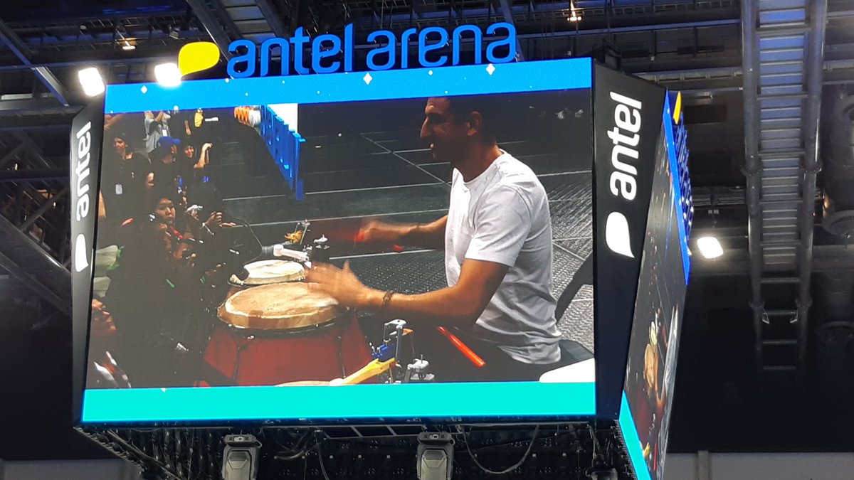 eliseli_'s tweet photo. Buenísima la "percusión robótica" de @tatitamarquez1. No dejan de sorprenderme 👏👏👏 #OpenCeibal https://t.co/RLoEuWhAou