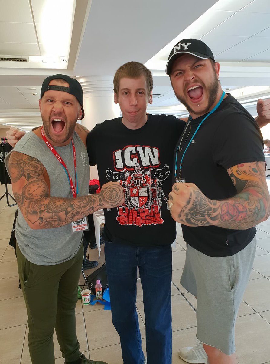 TheUKHooligans's tweet image. Good to catch up with fans today 💪🇬🇧