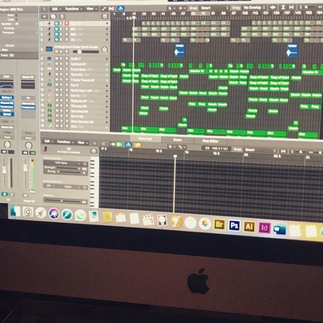 O7Drumproject's tweet photo. Cooking a new track for @o7loudandproud ! I love it when I can’t stop tapping my feet.
@o7drumprojectuk 
#bedfordshiremusic #eventsplanner #music #newmusic #musicproducer #drummingcircle #musicproduction #homemademusic #luton #lutontown #instamusic https://t.co/pEFp2hwLIO https://t.co/UY2ZpzRaKe