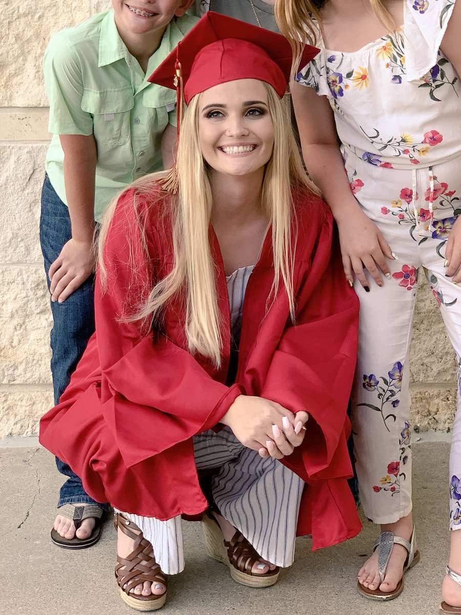 raegansulli's tweet photo. Little did my sister now she wore the same shoes I did when I graduated 3 years ago, although it was unintentional it was really sentimental.                  Congratulations to my not so little sister, you’re going to do amazing things ❤️ @rileysullivann https://t.co/Ym9sSbeEvN
