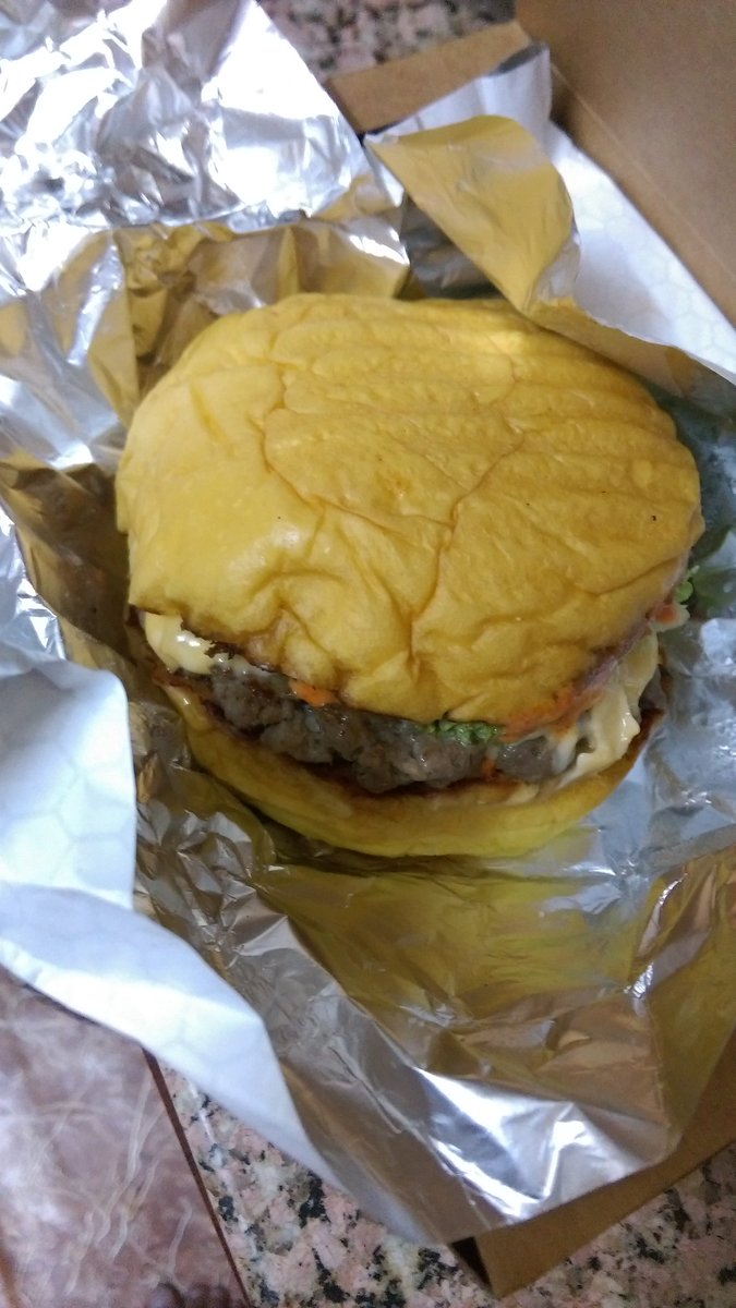 husaintha18's tweet photo. Sealing my day with a burger from #filli #burger #foodiesofinstagram https://t.co/a36SKZMcQS