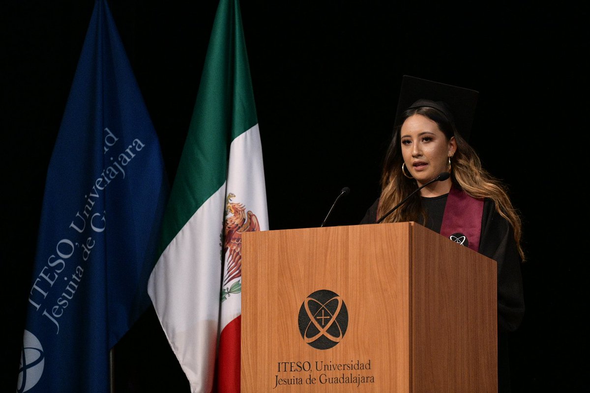 ITESO's tweet photo. Mónica Paola Bulnes Vázquez, egresada de la Licenciatura en Publicidad y Comunicación Estratégica, recuerda a sus compañeros que amar de verdad, no olvidarse de lo que es real los llevará, poco a poco, a construir un mundo mejor. #PorSiempreITESO. @itesoegresados. https://t.co/elYWikRLPB