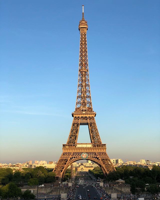 BrianErler's tweet photo. #eiffeltower #paris #parisjetaime https://t.co/zSFF7EBphZ https://t.co/VBODLlGu9q