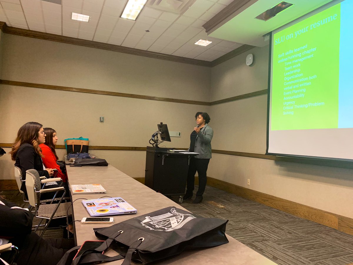 Amazing workshop from our Director of Academic Excellence on “How to Secure the Bag” 💰👀 #NLI2019 #ΣΛΥ