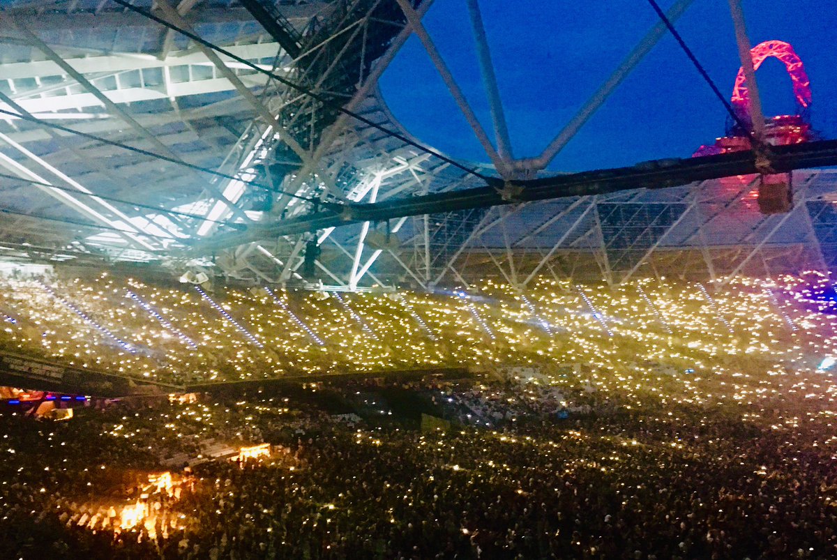 glorious0909's tweet photo. Great gig Muse! #Londonstadium #muse #muselondon #SimulationTheoryWorldTour #phones https://t.co/CwctWIu54C