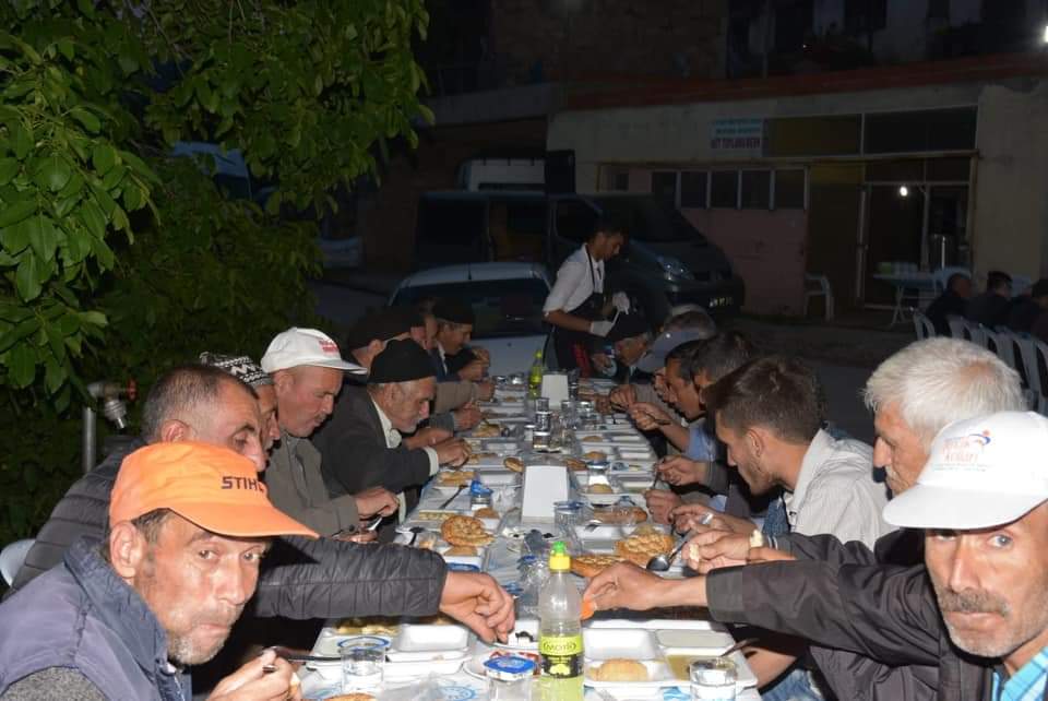 Karesi Belediye Başkanımız Dinçer Orkan,kıymetli babası ve değerli büyüklerimizin katılımlarıyla gerçekleşen Hacıömerderesi,Meyvalı,Bozbük ve Çıtak mahallelerinin iftar programından kareler..
#BigadiçBelediyesi