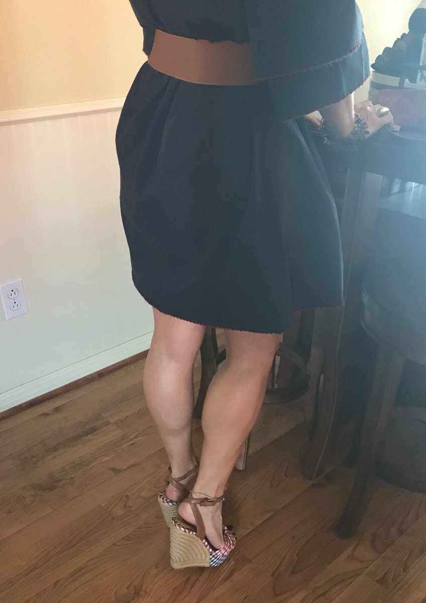 JeniML93's tweet photo. #ootd Headed to a charity event tonight. @MichaelKors #heels #pumps #wedges #shoes #legs #calves @Fendi #bag https://t.co/PHGZHvfIYK