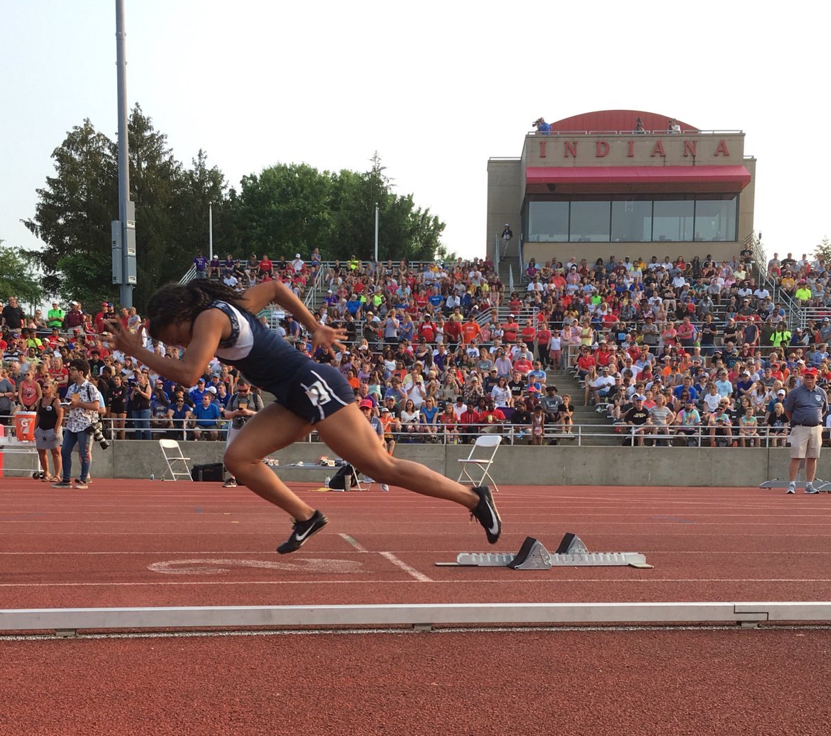 Iyanla Hunter finishes 6th place in the 400M 
#falcons@state