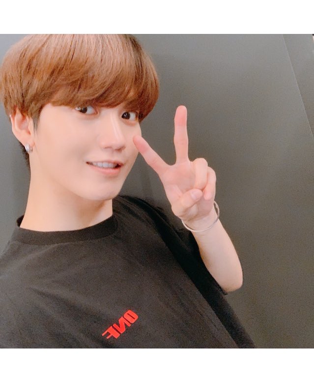 chengchul97's tweet photo. ๐ / ๐ด 06.02 #ONFSelcaDay #FUSEselcaday #์จ์ค์คํ #์ ์ด์ด์ค #์ด์น์ค #์คํteam #offteam #onf #onoff #j_us @wm_onoff @wm_on7off https://t.co/q5y6zOKSPg