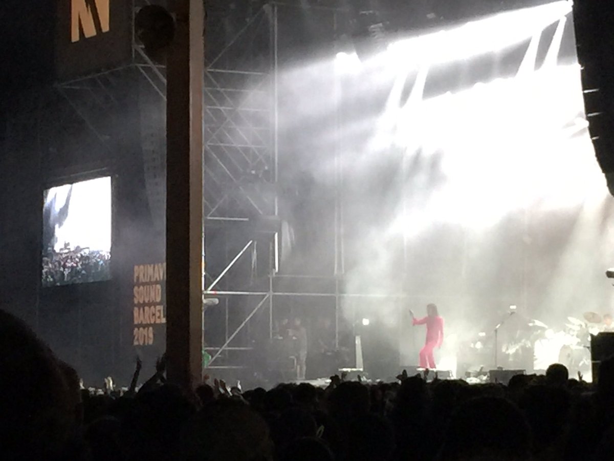 carole_bcn's tweet photo. So #PrimalScream just killed it tonight! #PrimaveraSound #PS19 #LivingPrimavera #MyPrimavera 🎤🎶🎸 #festival #livemusic https://t.co/W3E7nyGM1X