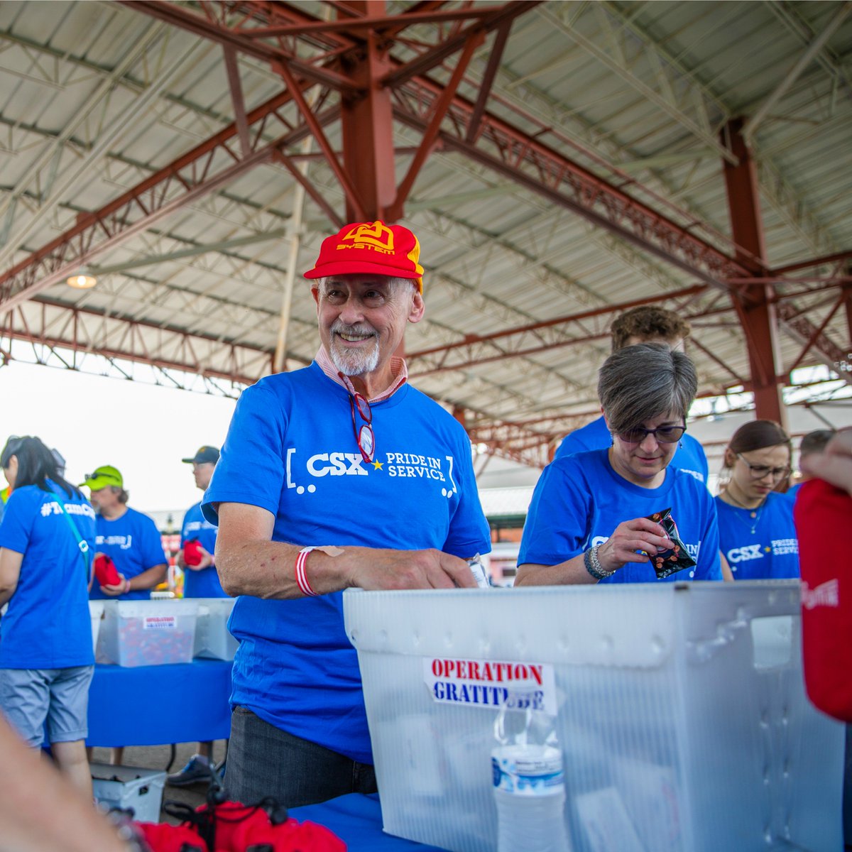 OpGratitude's tweet photo. What a special day! THANK YOU the team from @CSX and all the #Baltimore-area volunteers who joined #OperationGratitude today to #giveback and support local #FirstResponders by making 10,000 Care Pouches! More photos coming soon! #MakeEveryMinuteCount #CSXPrideinService https://t.co/CT2NVeEy6t