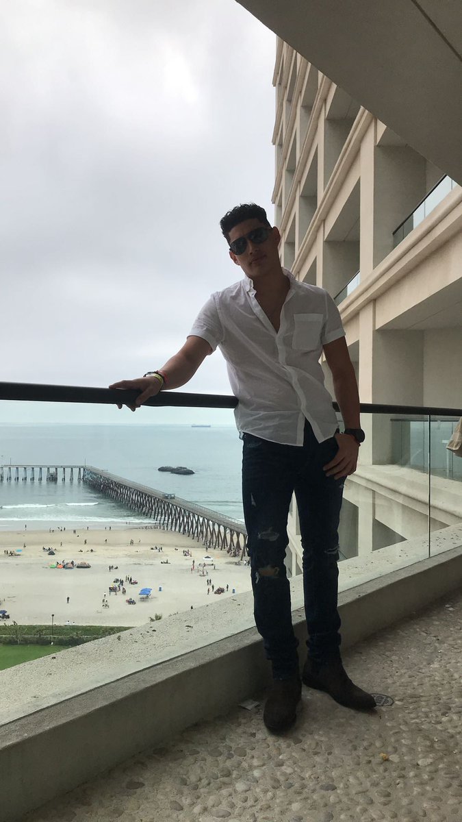 Ulliiises's tweet photo. I look like a good boy in white 👼🏻 https://t.co/fOZtwdk4Gr