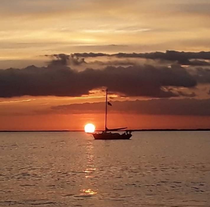Marietta117's tweet photo. #keylargosunset 🙃 https://t.co/nlgftErMZo