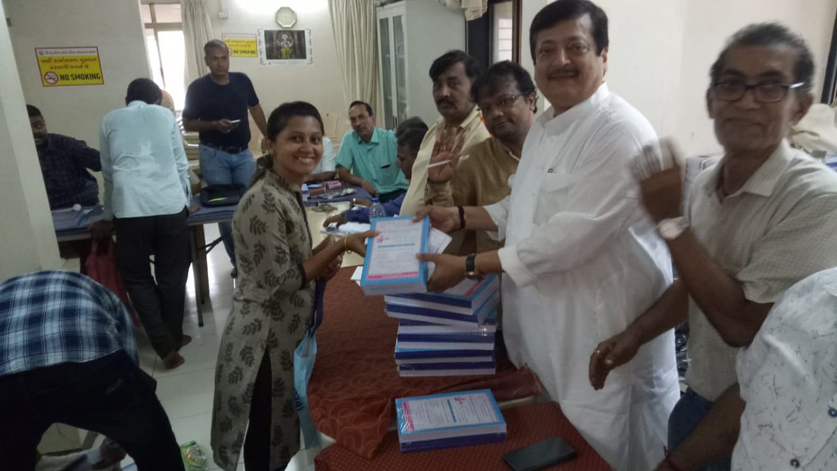 chheda_pravin's tweet photo. Scheduled..
#School #Collage Starts Soon..
Shri.Ghatkopar Vagad Visa Oswal Samaj
#LongBook #A4Size #SchoolBag Distribution https://t.co/TvFx6TNv2r