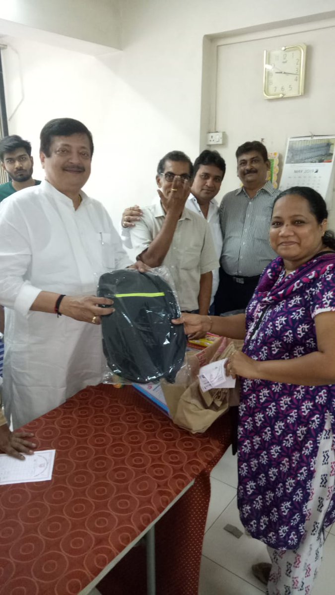 chheda_pravin's tweet photo. Scheduled..
#School #Collage Starts Soon..
Shri.Ghatkopar Vagad Visa Oswal Samaj
#LongBook #A4Size #SchoolBag Distribution https://t.co/TvFx6TNv2r