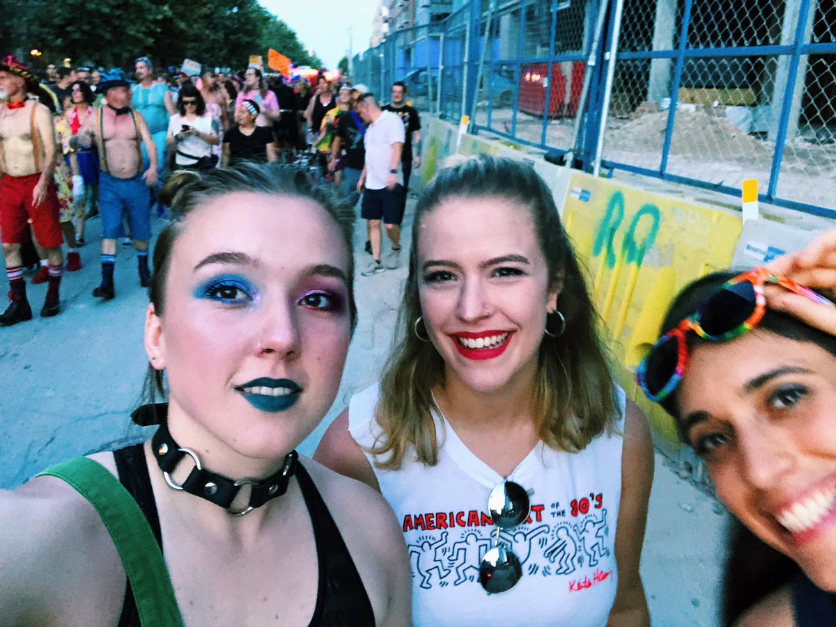 Scary_Fisher's tweet photo. Allie couldn’t quite get the timing right, but I wanted to show off my bi-colored eyeshadow. #Queerbomb https://t.co/yVXkCoJkE1