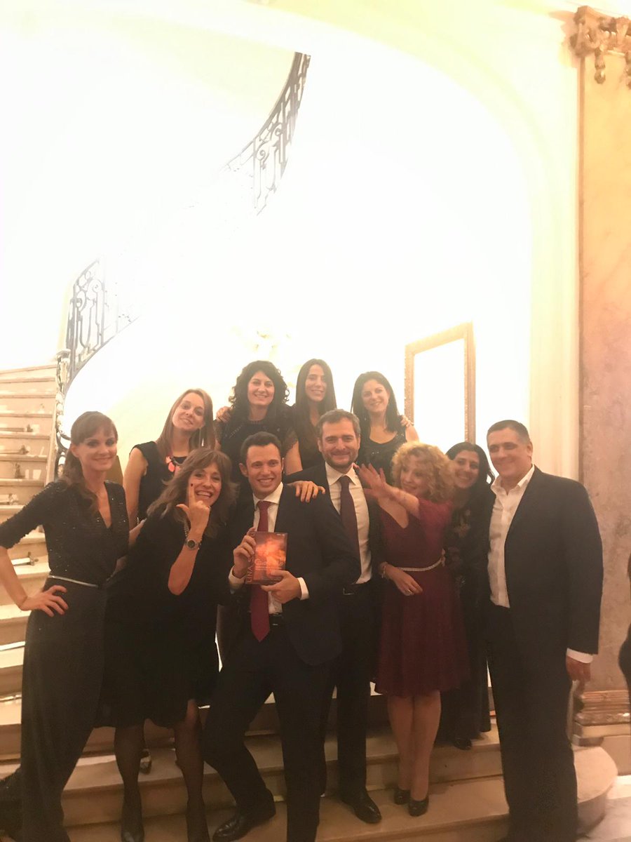 ItaliaenBsAs's tweet photo. Con el vicecanciller @RicardoMerlo5, el embajador @beppemanzo y su esposa @almahadomanzo celebramos ayer la Fiesta de la República en el #CirculoItaliano. Mucha emoción y afecto por parte de todos los invitados, "tanos" de nuestra colectividad y amigos de Italia. @ItalyinARG https://t.co/SqOlo6BXPm