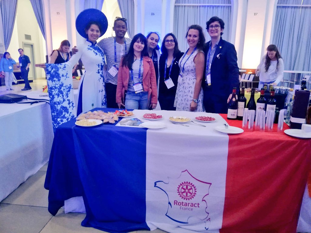 rotaract's tweet photo. 🥨🧀🥠First time ever! #CountryBooth at #Rotaract19 #Rotary19
Another way to learn about new cultures, try new tastes, make new friends. https://t.co/l2FJCFlSG0