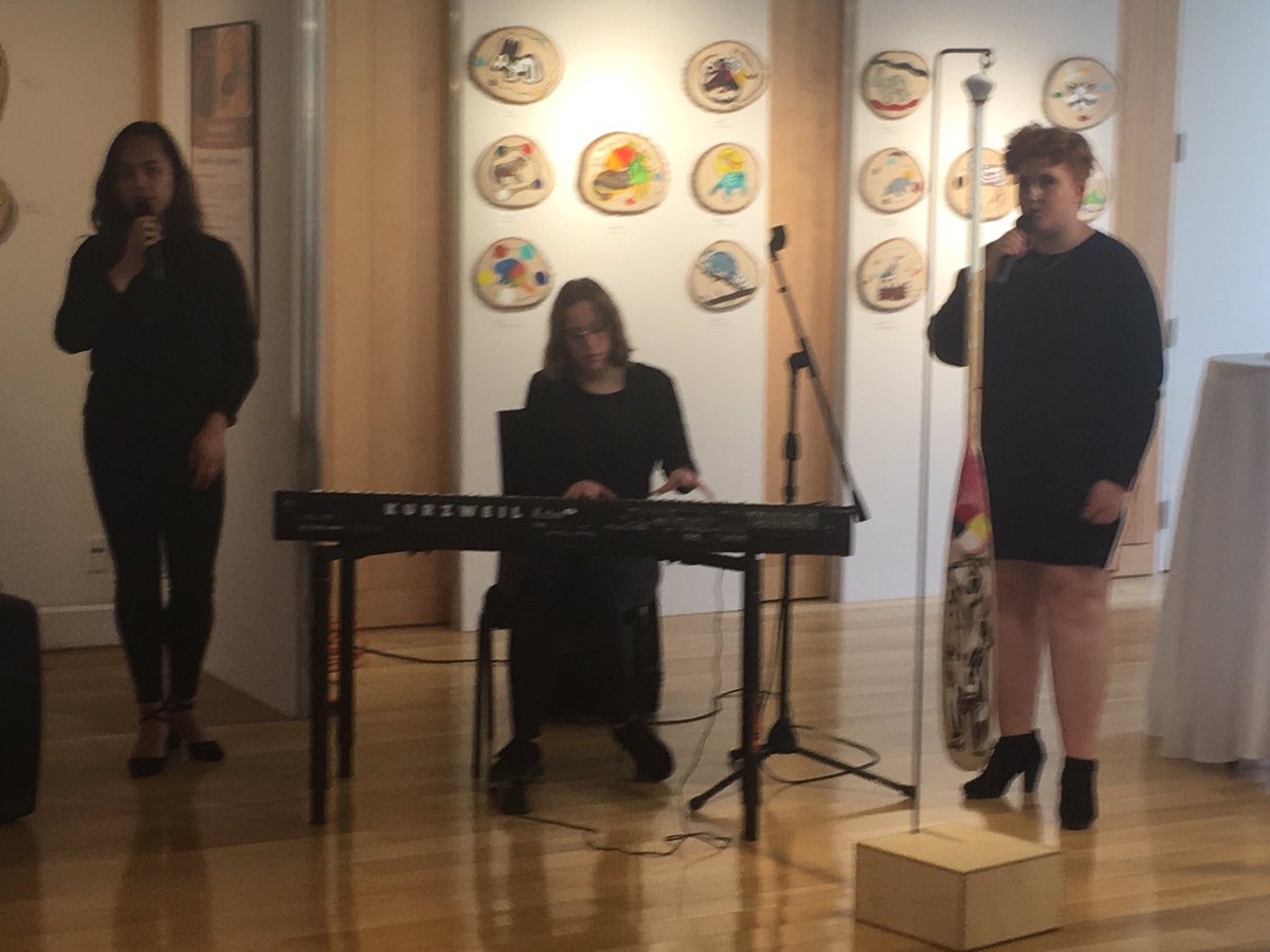 dawnellismobbs's tweet photo. Community arts shine on at the “Way of Walking” event at Old Town Hall in Newmarket this afternoon. Thank you to Shannon Ulgiati and @mcnicol_theresa for their support in today’s event. Join the Journey #IndigenousHistoryMonth #sacredcanoe https://t.co/azYmd6tH9R
