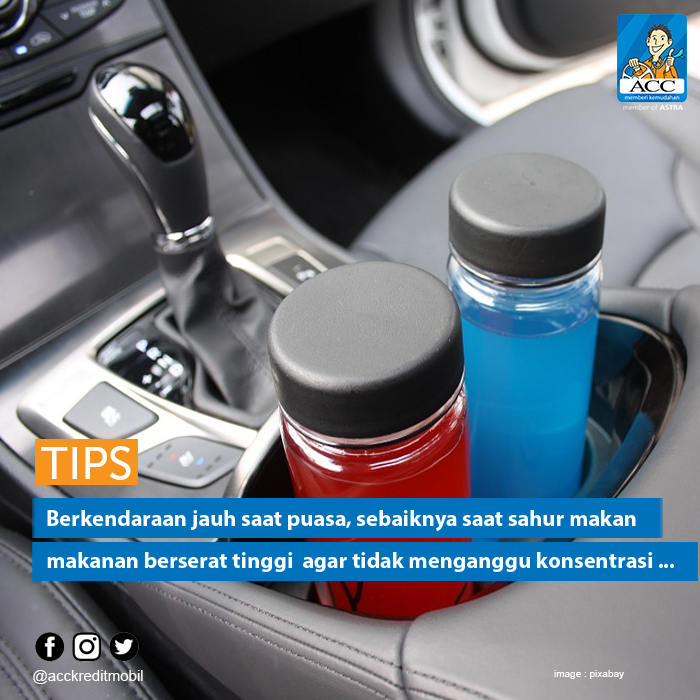 acconeid's tweet photo. Anda mungkin terpaksa berbuka puasa di dalam mobil. Letakkan minuman di cup holder/tempat yang aman ya agar tidak tumpah dan berpotensi membuat mobil kotor. Hindari dihimpit di antara dua paha karena membahayakan diri sendiri dan pengguna jalan lainnya. Selamat berbuka #ACClife https://t.co/YfQ9vPFnPr