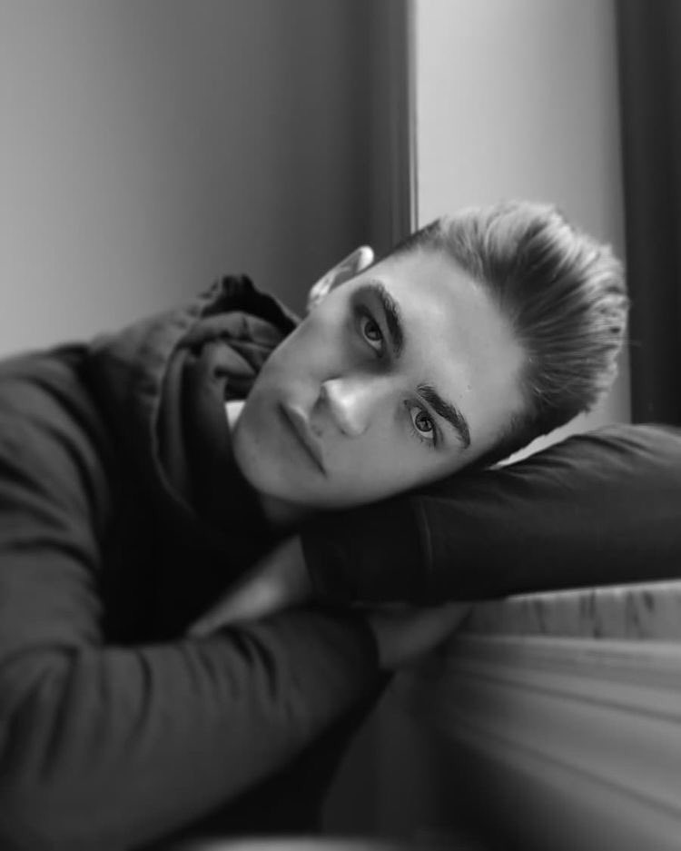 𝕋𝕙𝕠𝕞𝕒𝕤 𝕋𝕖𝕝𝕝𝕖𝕣 (@mayhemofcrows) on Twitter photo 