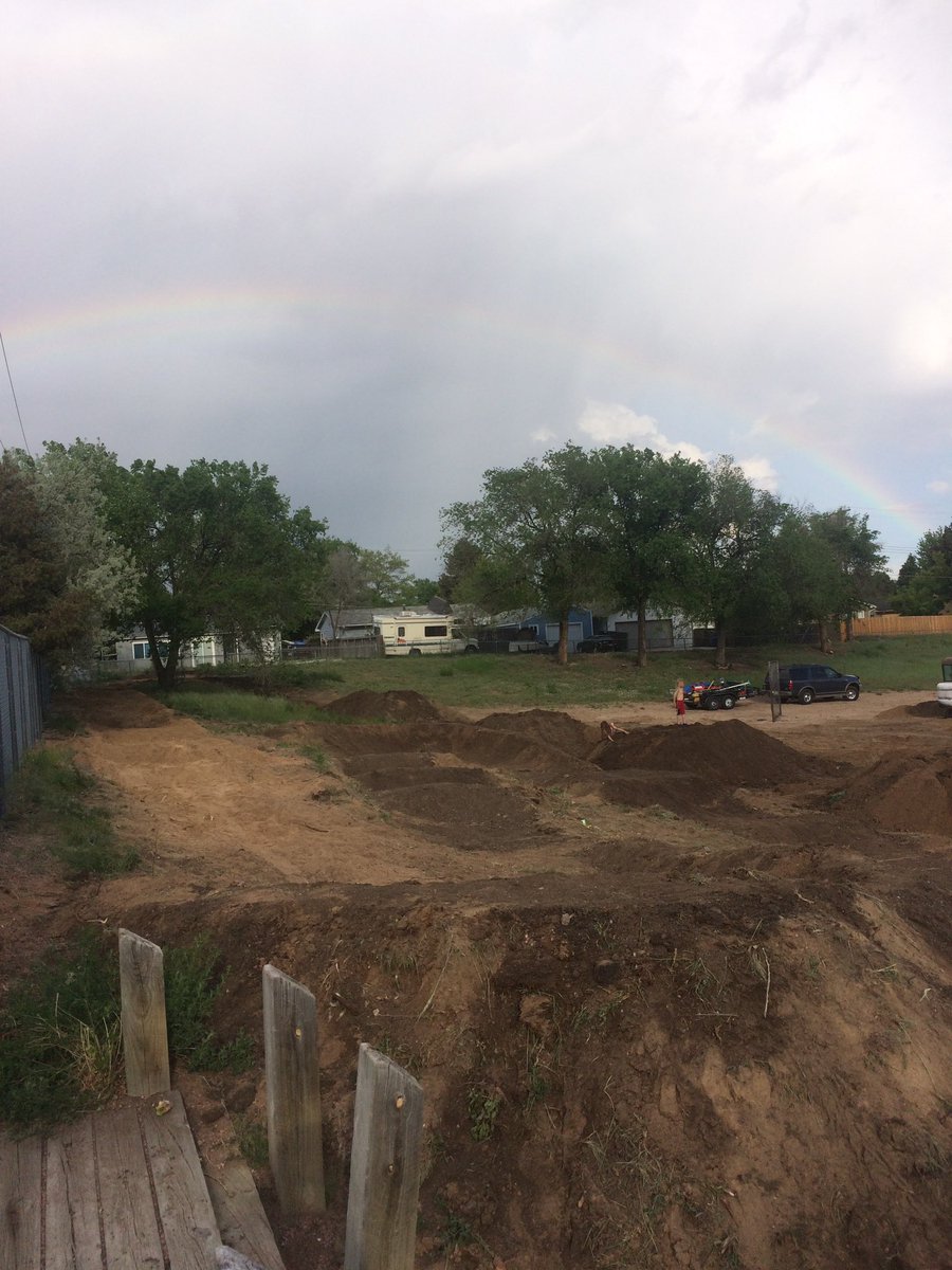 EdisonElem_CS's tweet photo. You would not believe the community support we had today while building our new BMX park. We can not thank ALL of you enough for your help each and every day! #EdisonPride #community #bmxfun #healthylifestyle @CSSD11 https://t.co/TiZTVq4VLX