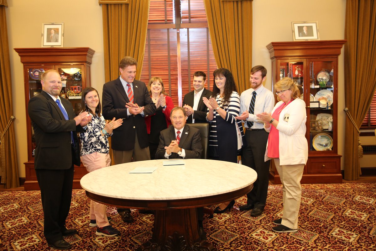 UtahNPs's tweet photo. Thank you to @RepJimDunnigan and @GovHerbert! The @UtahNPs were delighted to attend the ceremonial signing of HB336. #UtahNPs https://t.co/KOcfpIQlfu