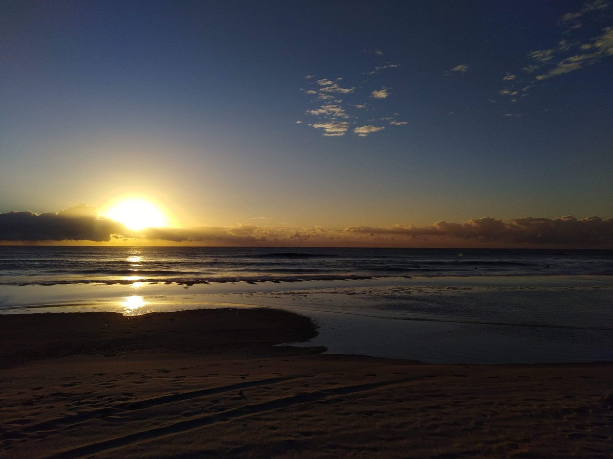 BrotherRa1's tweet photo. Sunrise Gold Coast June 2nd Day of Winter 🌅 https://t.co/DcyVz2TMPZ