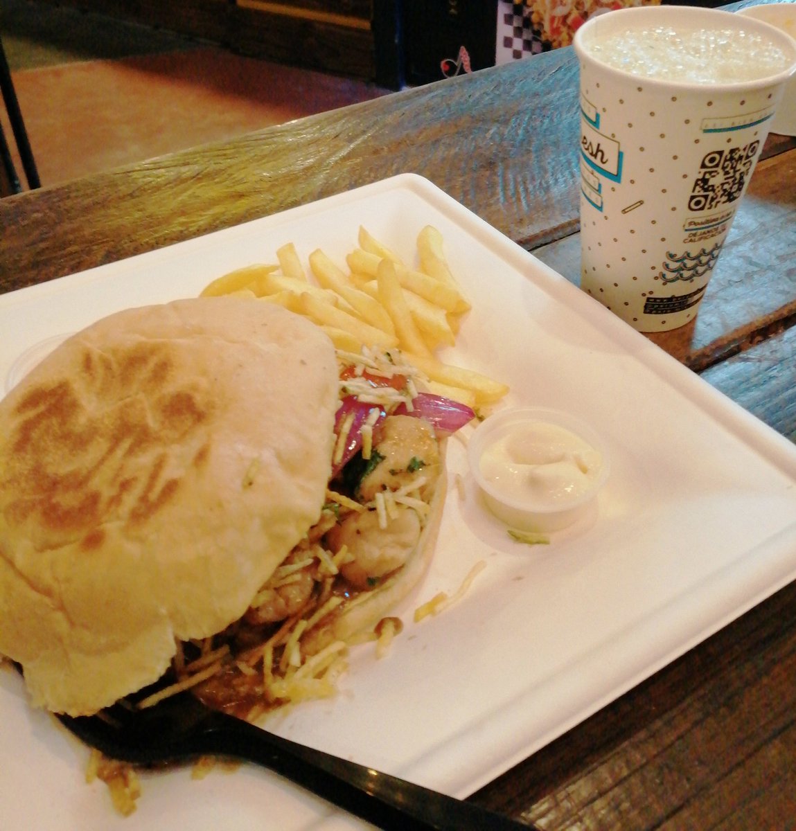 alejaneg's tweet photo. Soy fan de @PERUMIXexpress y sus sanduches de pollo, los amo! ❤ https://t.co/PlUPEcXXnw