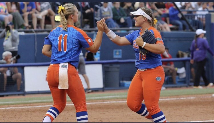 GatorMan007's tweet photo. Thank you @kkatlyn111 and @amandalorenz18 #GatorLegends ๐๐งก https://t.co/NRztCttSTi
