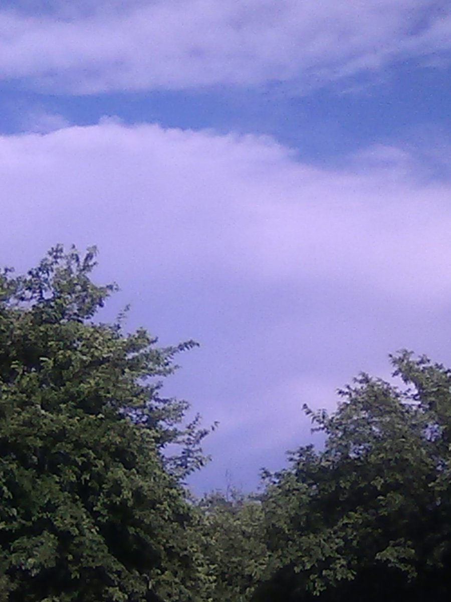 BeauTeyMafia3D's tweet photo. @NWSSacramento It's 5:59pm I'm standing towards the West I see only this in North #Sacramento unless your talking about this if I stand toward the East. #FoothillFarms https://t.co/eLqOVlgYpm