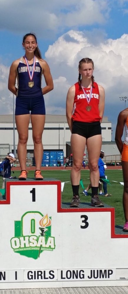 paige_flor13a's tweet photo. Took me one year but by far my favorite glow-up #StateChamp #sophomoreSZN https://t.co/3BzscwZfdC