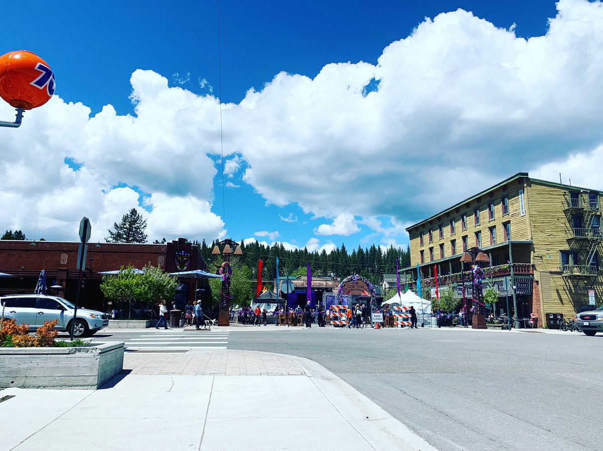 TahoeGetaways's tweet photo. Downtown Truckee has turned into a creole inspired music festival right outside of our office. Come visit #TruckeeCrawThaw for free music! https://t.co/9V1b2iV3en