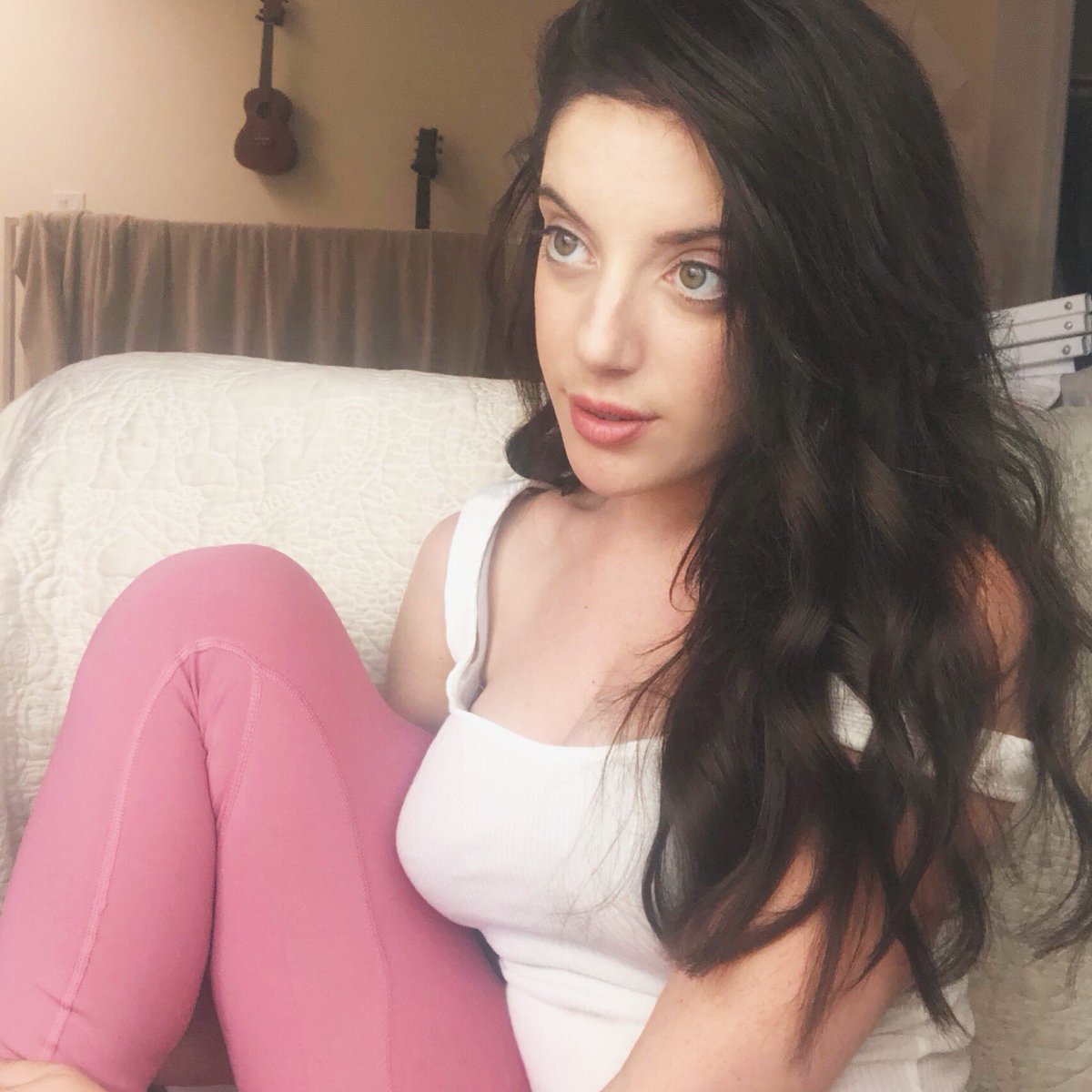 HayleyMcLaughln's tweet image. #BarMethod class has me feeling like a #ballerina #Scottish #Actress #Movie #MovingandShaking #literally #NewThings 💗🖤💓