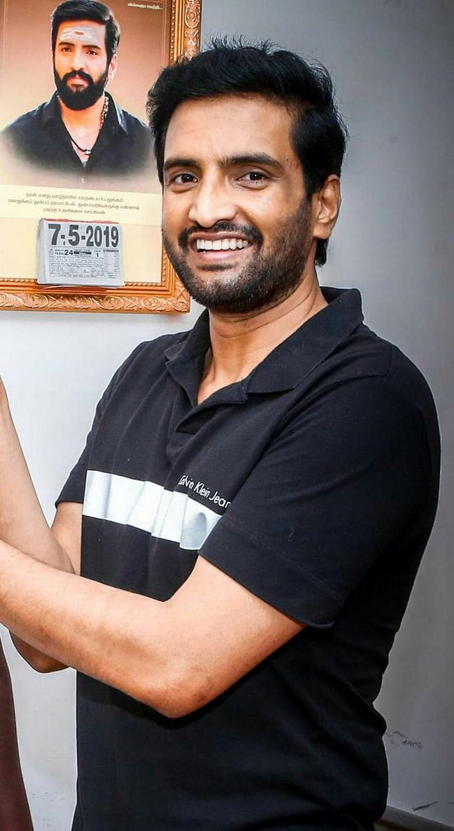 KaranatkaC's tweet photo. Punngai Mannan Santa Anna forever happy Sunday to All @iamsanthanam @santhanam24_7 @dhina_sai @team_santa @FansSanthanam @Karthic17200646 @SanthanamH #Santhanam #A1 #kollywoodactress #HappySunday #Kingsman #smileking #Sivakarthikeyan #VijayTelevision #vjsnext #VijaySethupathi https://t.co/0nEyB9JXhc