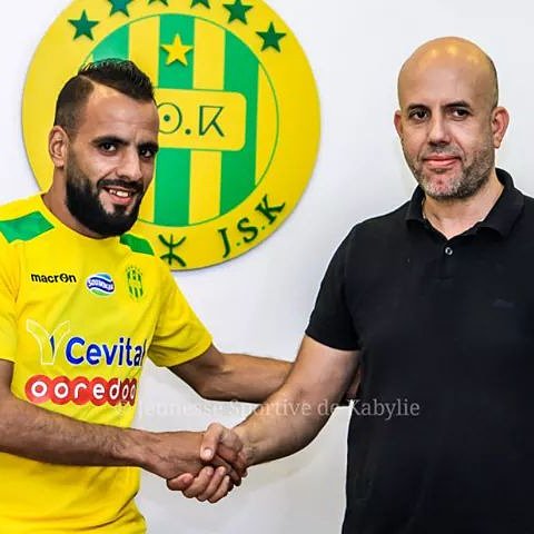 jsk_tweet's tweet photo. La #JSK tient sa première recrue
#Toufik #addadi s'engage pour deux ans
Félicitations aux deux parties et bienvenue au nouveau venu. https://t.co/JnSlsbGhku