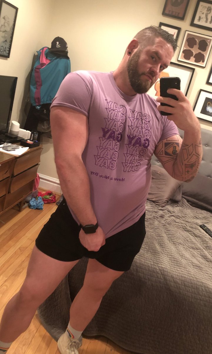 sixfootfiveguy's tweet photo. Does this shirt make me look gay?
Headed to @SoFoTap soon for #PRIDEDADDY with @moosesicman. https://t.co/uRNkeIEesn