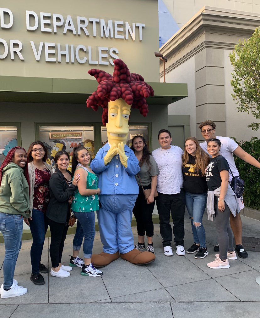 _maggie__2016's tweet image. With my favorite people!!! 💕#gradbash2k19