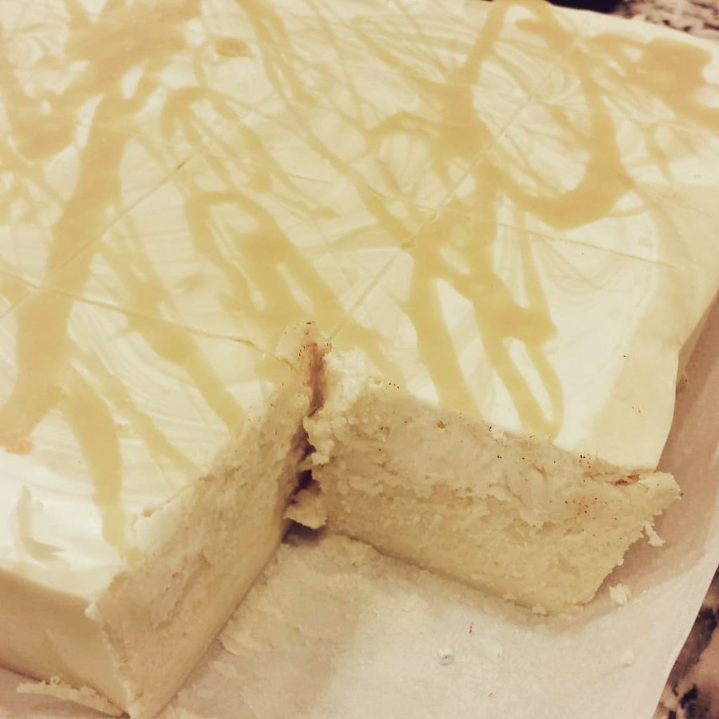 GeorgieLous's tweet photo. That, my friends, is Butter Beer fudge, our newest Georgie Lou's original flavor.  Butterscotchy vanilla with a fluffy marshmallow texture, you're going to love it.  We promise. 
●●●
#butterscotchbeer #butterbeer #HarryPotter #wizardingworld #wizardingworldofharrypotter #fudge https://t.co/xJxjteZoZv
