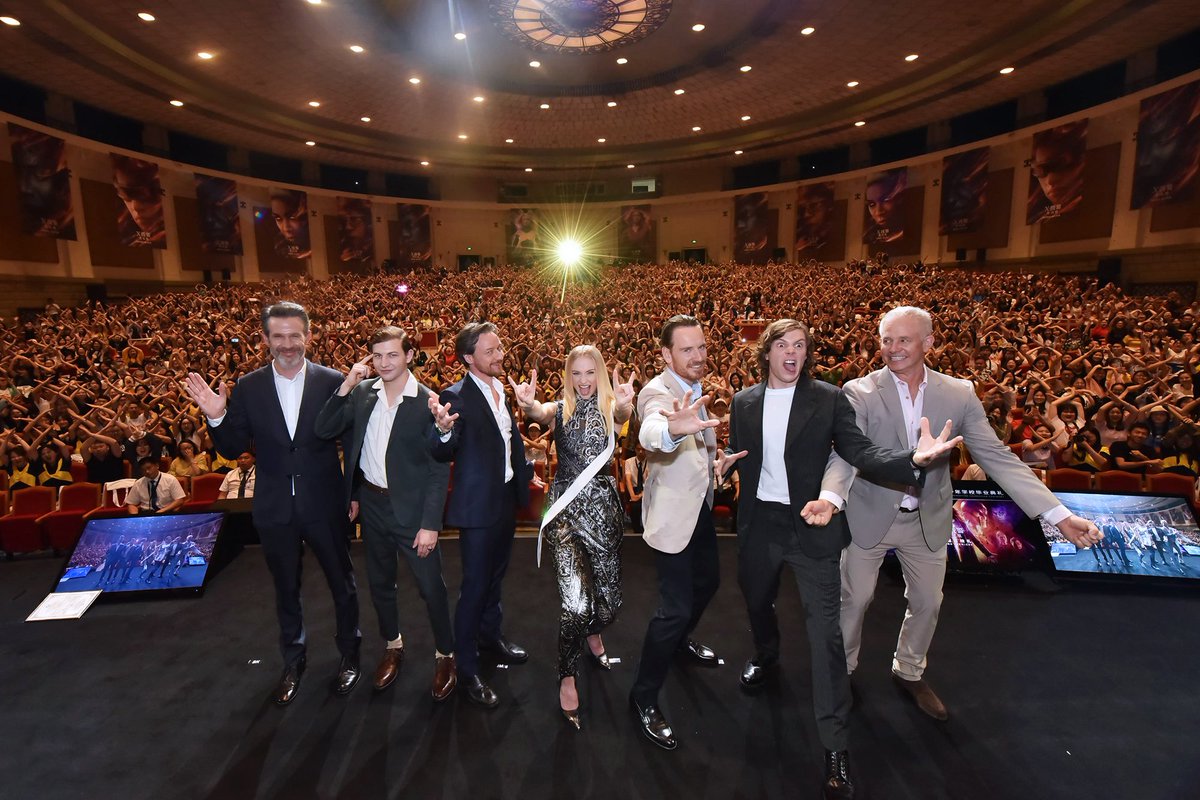 kai_nonymous's tweet photo. We are the X Men.
Nah. We're just a bunch of silly idiots.
#DarkPhoenix #EvanPeters #MichaelFassbender #JamesMcAvoy #XMenfam #SquadGoals #classicXpose #sansalovestorock #myfacethough #lovelycrowd https://t.co/Q5KiVwBsrl