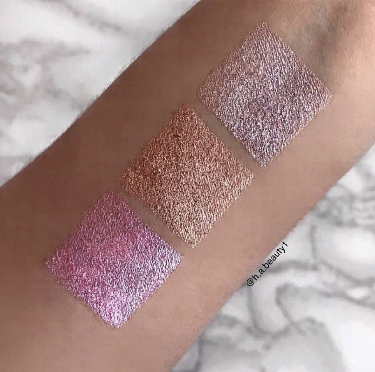 ha_beauty1's tweet photo. Here are the swatches of the @KAICARPE_ pigments in collaboration with aevabeauty π
.
#aevabeauty #pigments #swatches #swatchgoals #makeupvanity #motd #makeup4glam #makeupjunkie #makeupcollection #makeupfeed #makeupaddict #makeupobsession #creativemakeup #beauty #beautylover https://t.co/DGPFzf98Z7