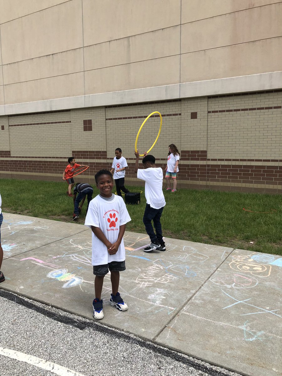 Why are they so much cuter out of the classroom? Great field day watching the kids have good ole fashion fun with no screen time! #BV_Bulldogs