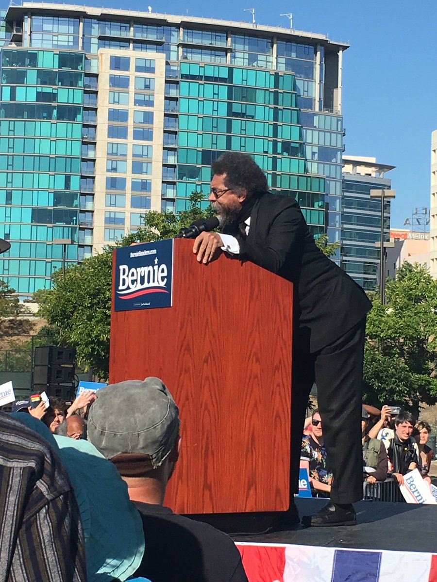 teastory33's tweet photo. What a wonderful experience at the Bernie in San Jose rally! Met so many cool ppl! #Bernie2020 #BernieSanders #bernieinsanjose #BernieSanders2020 #bernieinsj #bernieca https://t.co/Dv0TpSaaIl
