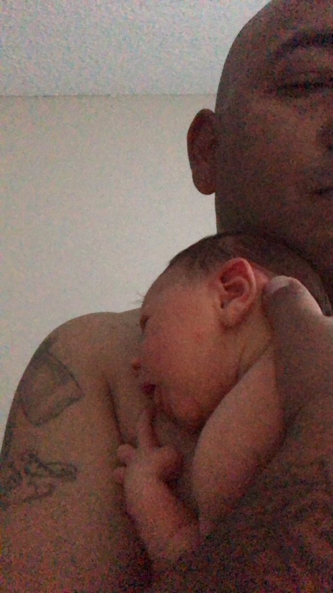 Carlos910_'s tweet photo. Skin to skin time with baby Monce while mommy @priscilla_dionn tries to catch some 💤 https://t.co/FA14hprVGE