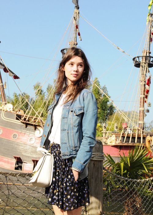 Most definitely hasn’t stashed a book somewhere on herself. 

Cause that would be...antisocial of her. 

#SummerTimeMG