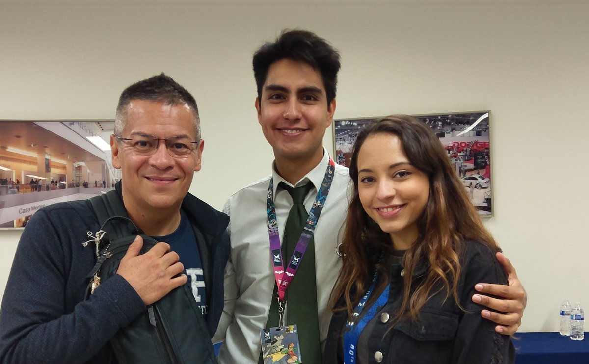 AlanIturiel's tweet photo. Quiero agradecer muchisísimo a Flug y Demencia -digo!- @PepetoMacias  y @meligmusica 
Asombrosos talentos, muchas gracias por todo, villanos no sería lo mismo sin ustedes. https://t.co/4CegC3HaxK